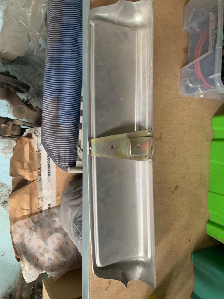 Pare choc CITROEN Ami 6 break LesAnciennes.com