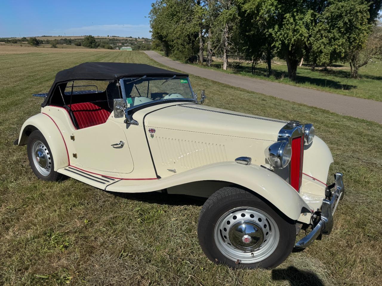 MG TD Roadster - 1951 LesAnciennes.com