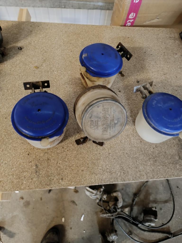 Réservoir lave glace LesAnciennes.com