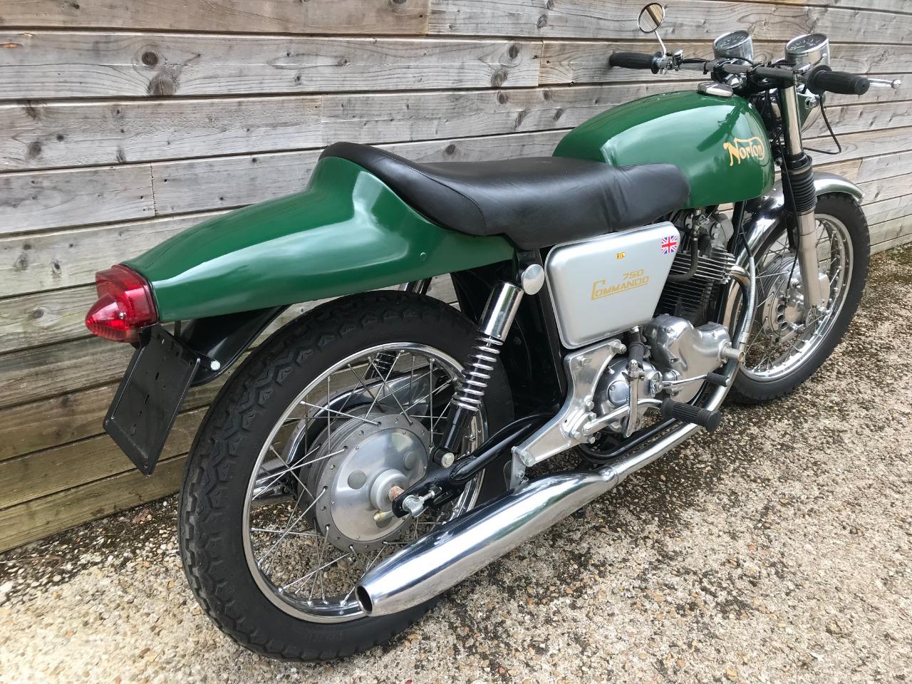 NORTON Commando 750 - 1971 LesAnciennes.com