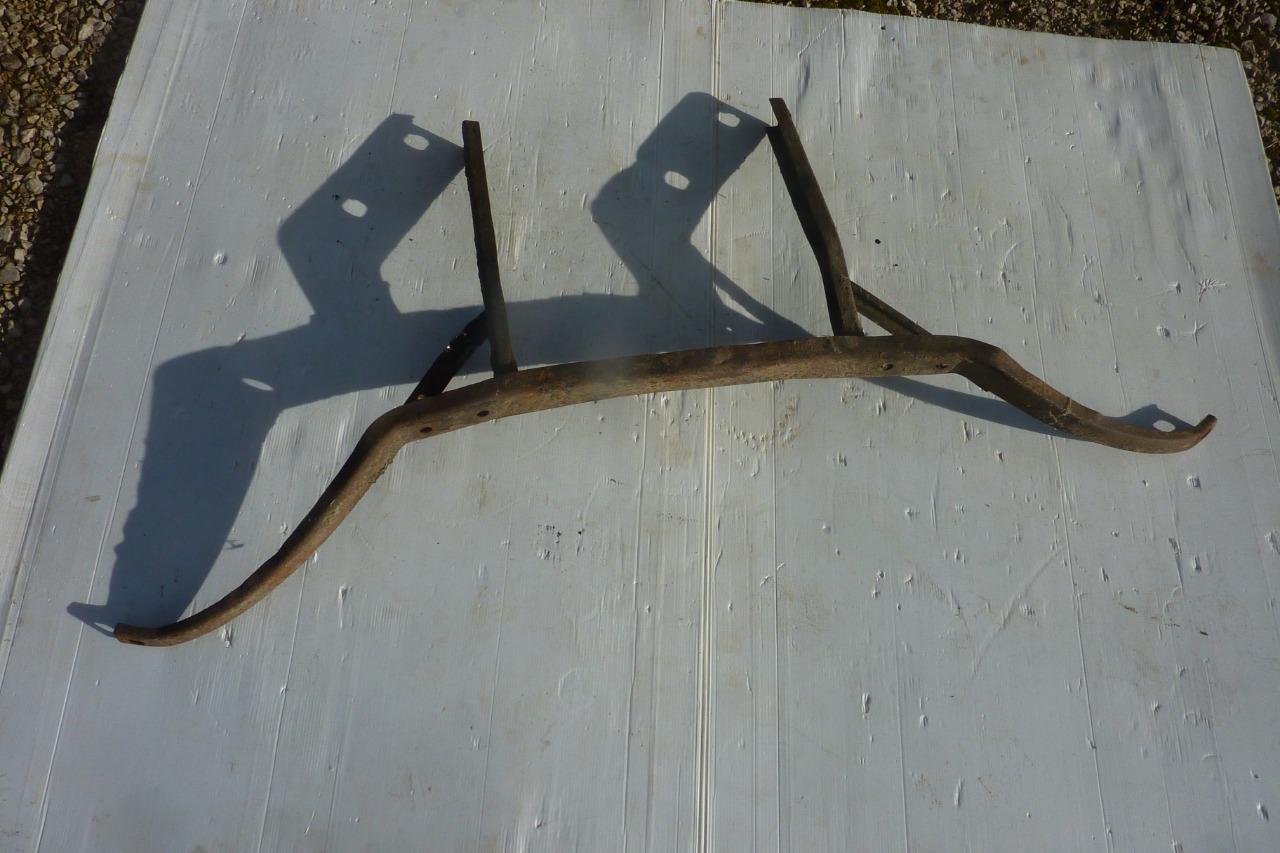 Chassis maintient ailes avant SIMCA 8 LesAnciennes.com