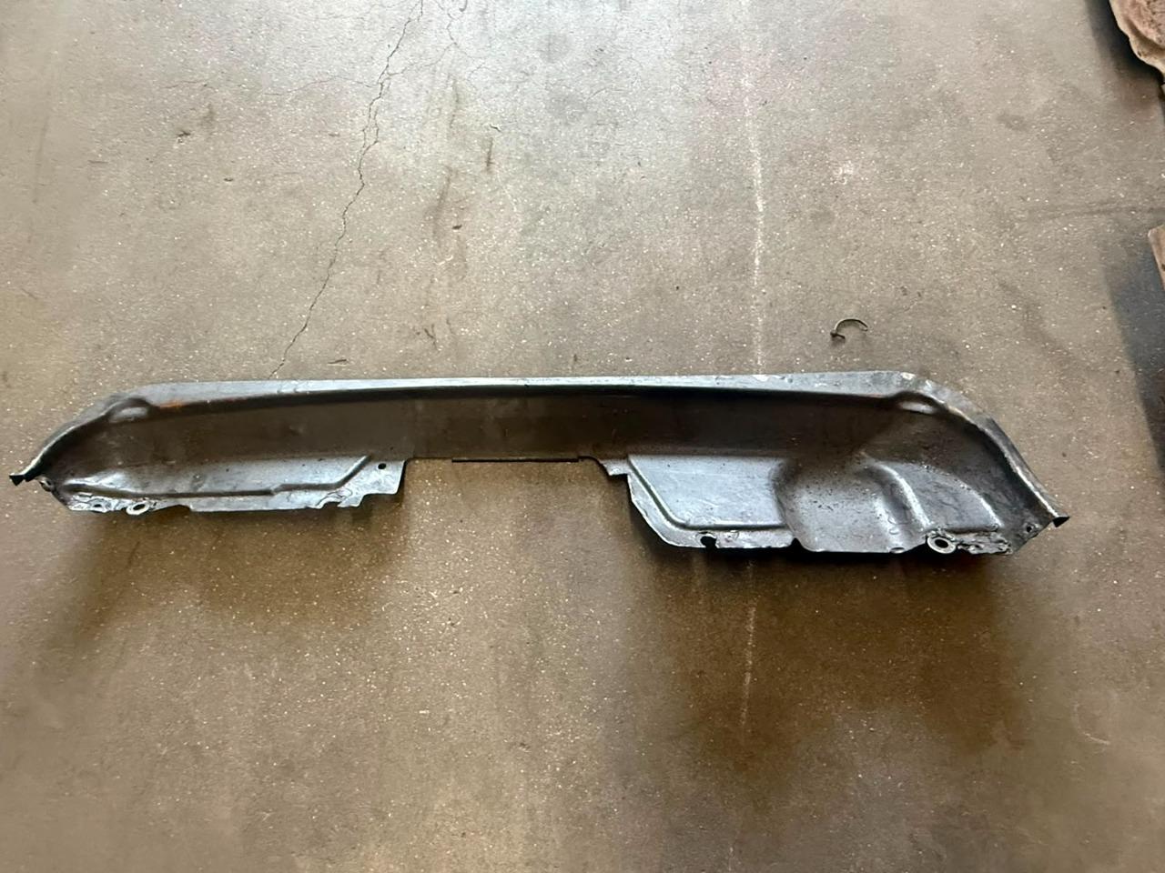Tole moteur arrière Porsche 911 2.0 — 1965 LesAnciennes.com