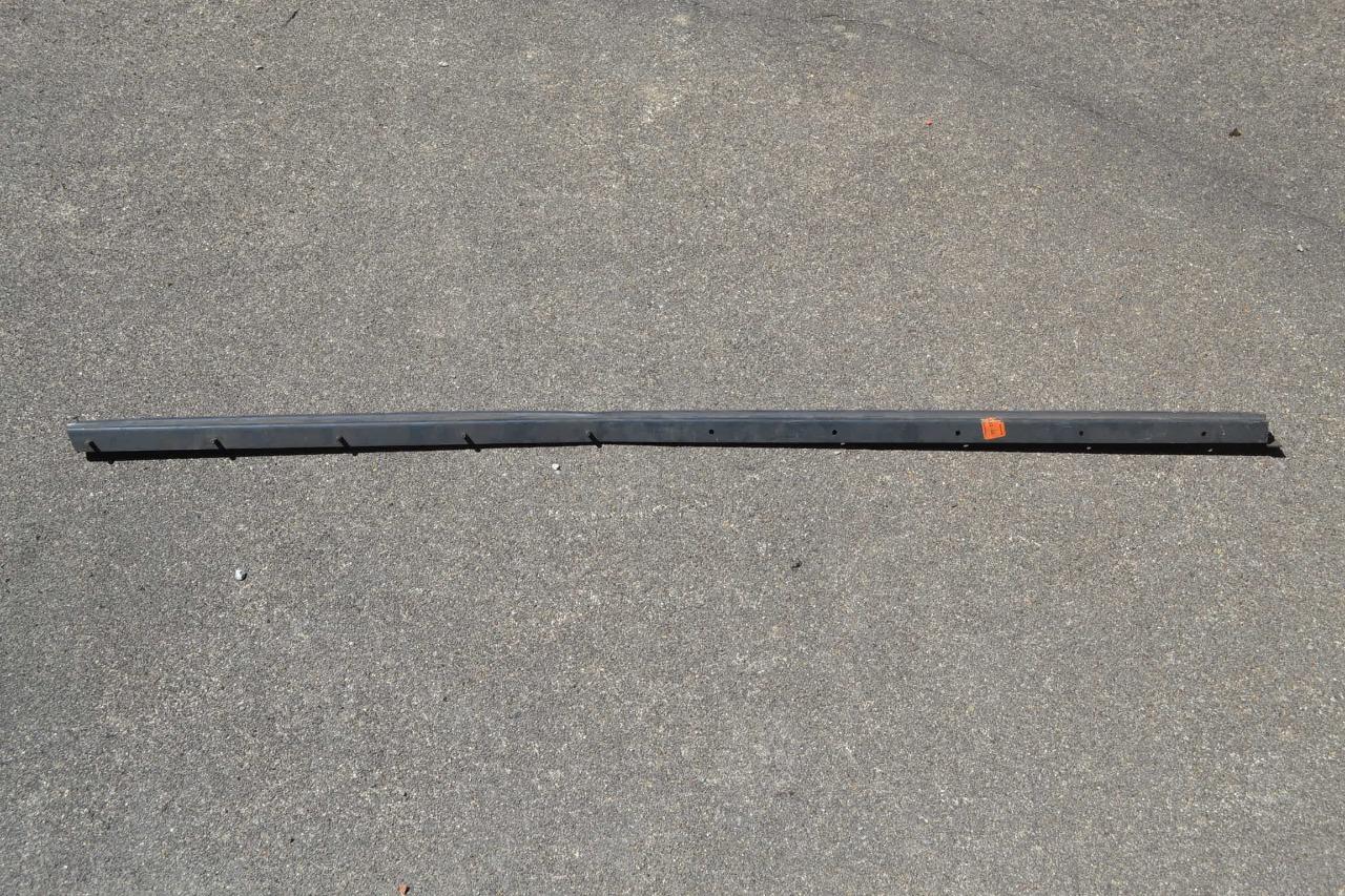 Equerre supérieure porte G, PEUGEOT J7, neuve LesAnciennes.com