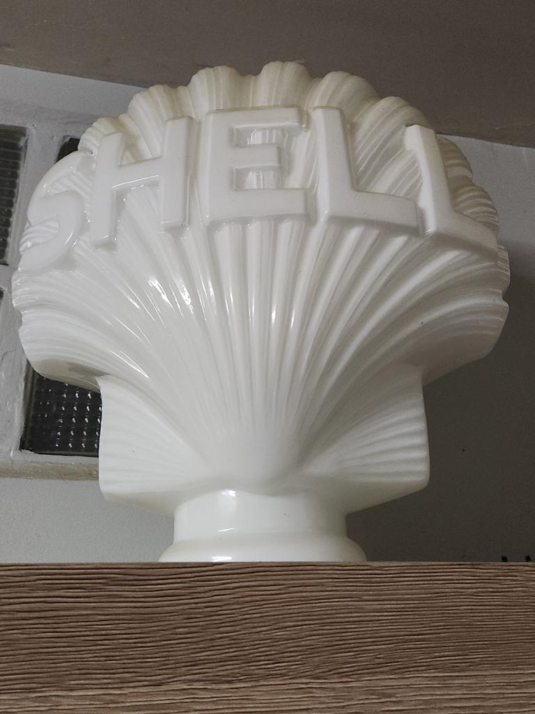Globe opaline Shell LesAnciennes.com