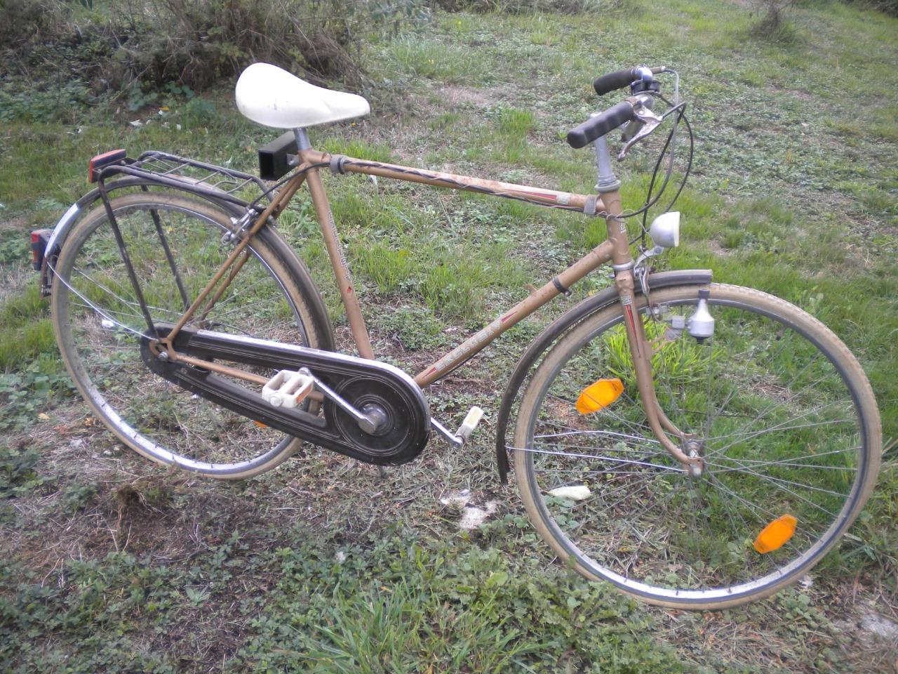 Lot vélos anciens Peugeot Motobécane torpado ..... LesAnciennes.com