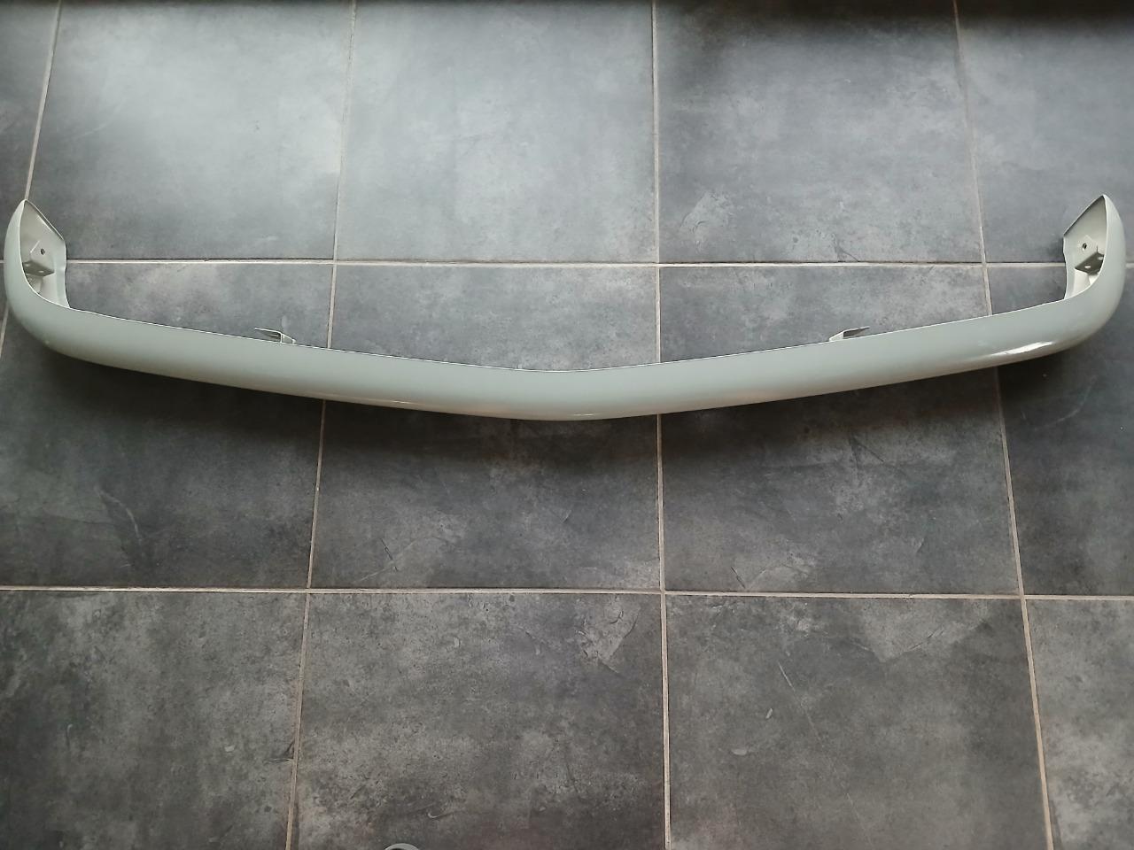 Pare chocs avant PEUGEOT 504 pick up LesAnciennes.com