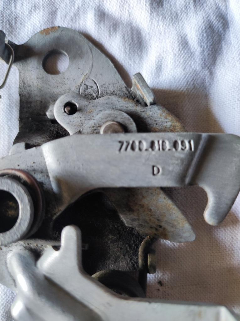 Gâche/verrou capot RENAULT 19 (R19) LesAnciennes.com