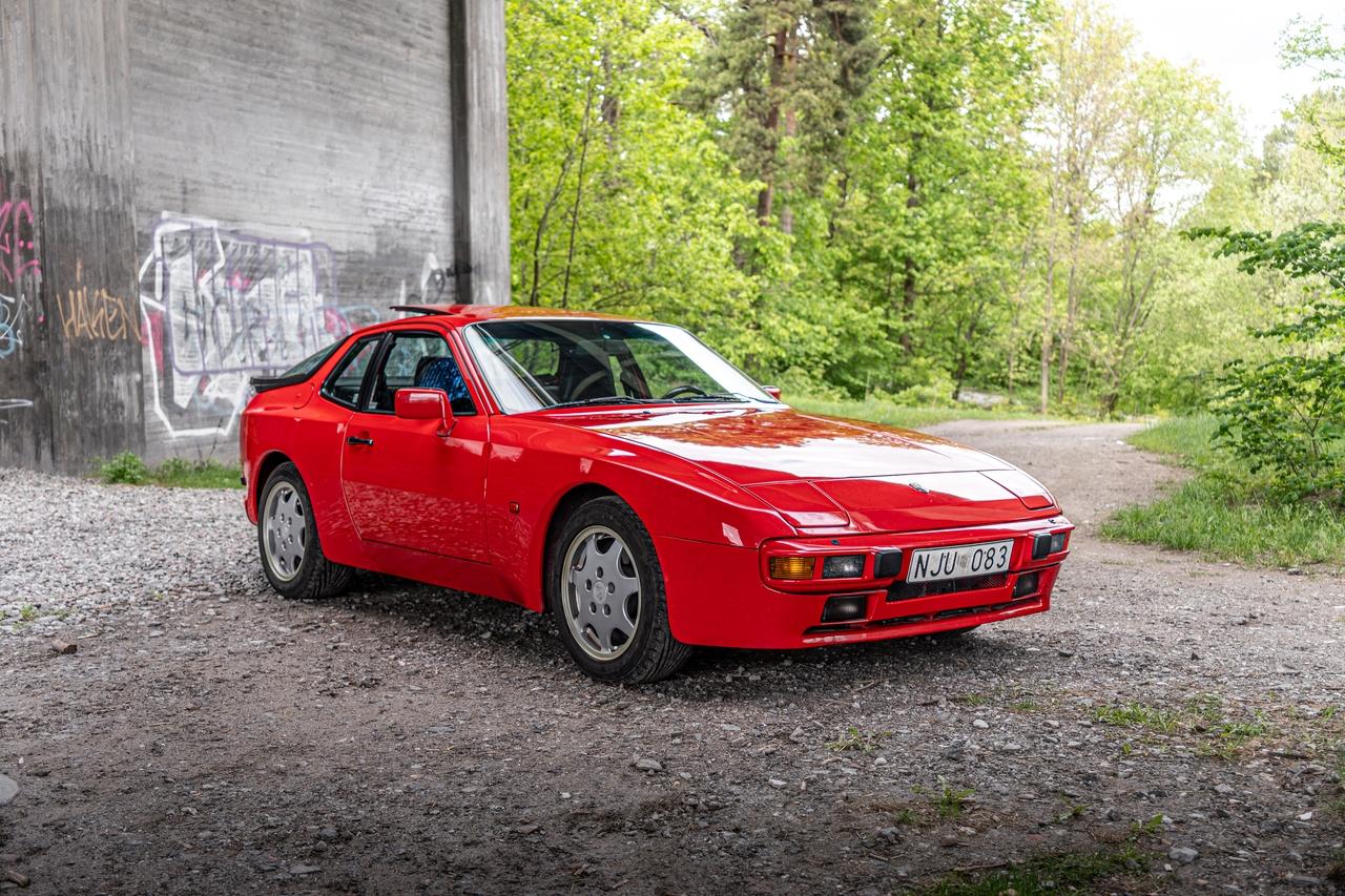 1988 Porsche 944 LesAnciennes.com