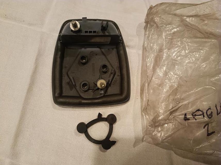 POIGNEE DE HAYON RENAULT Laguna LesAnciennes.com