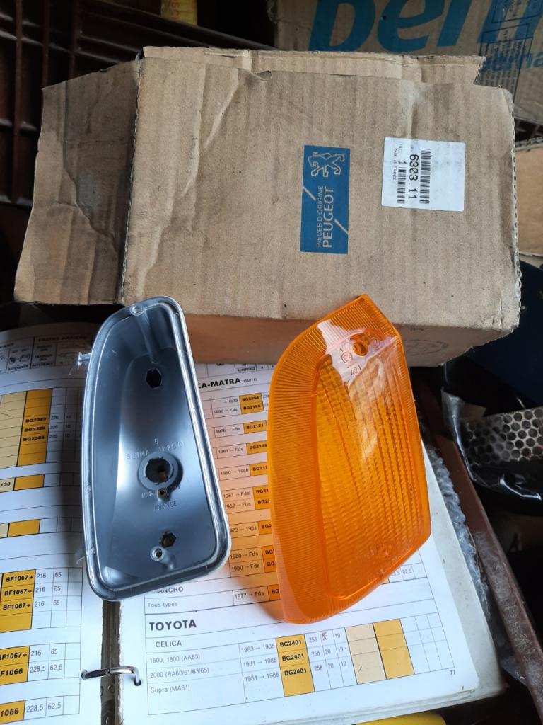 Clignotant SIMCA 1307 LesAnciennes.com