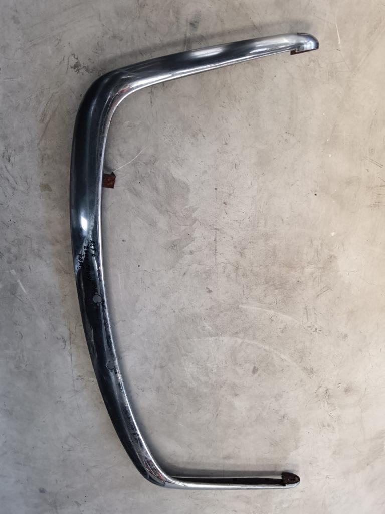 Pare chocs arrière Alfa Romeo 2600 Sprint LesAnciennes.com