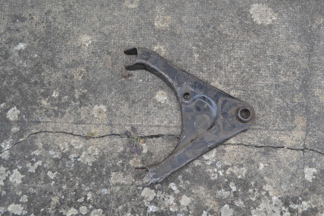 Triangle AV DT PEUGEOT 204, neuf LesAnciennes.com