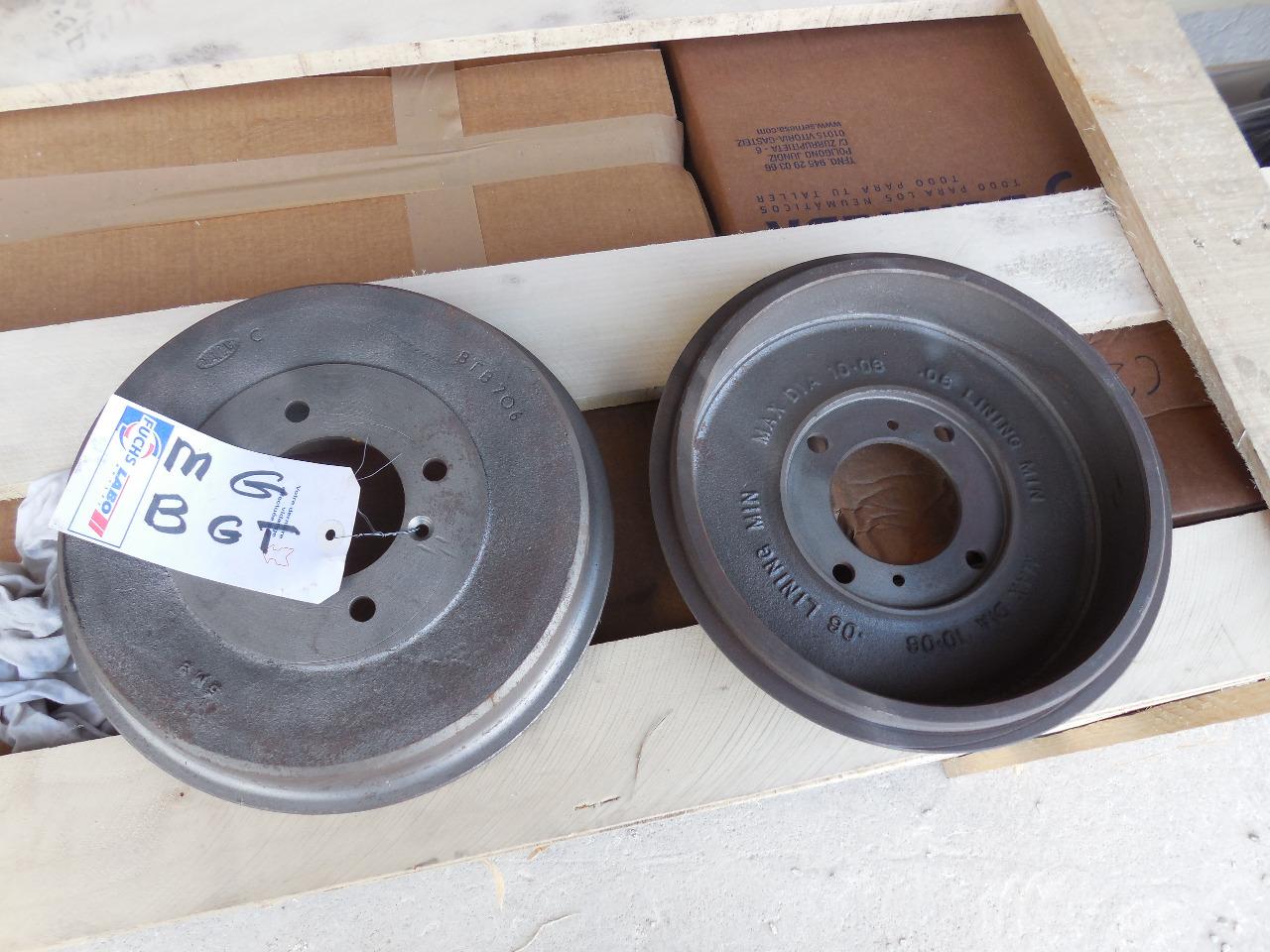 Tambours de frein MG MGB GT LesAnciennes.com