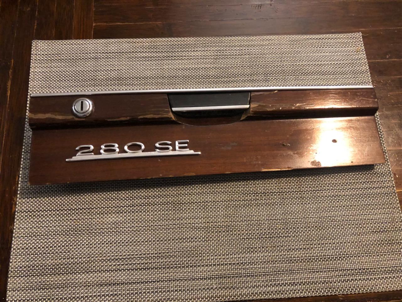 Boîte à gants MERCEDES 280 SE w108 w109 LesAnciennes.com