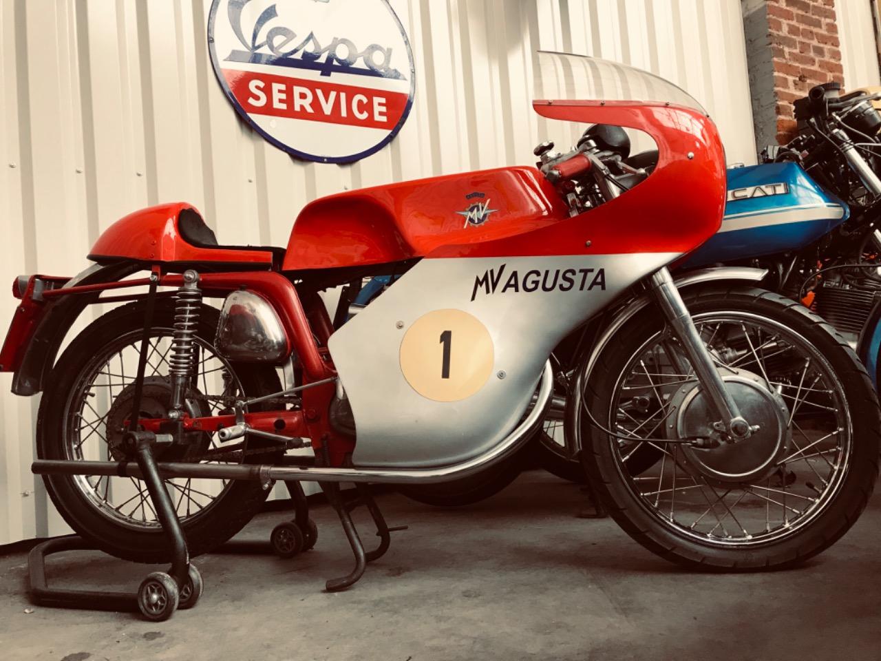 MV AGUSTA 350 B - 1971 LesAnciennes.com