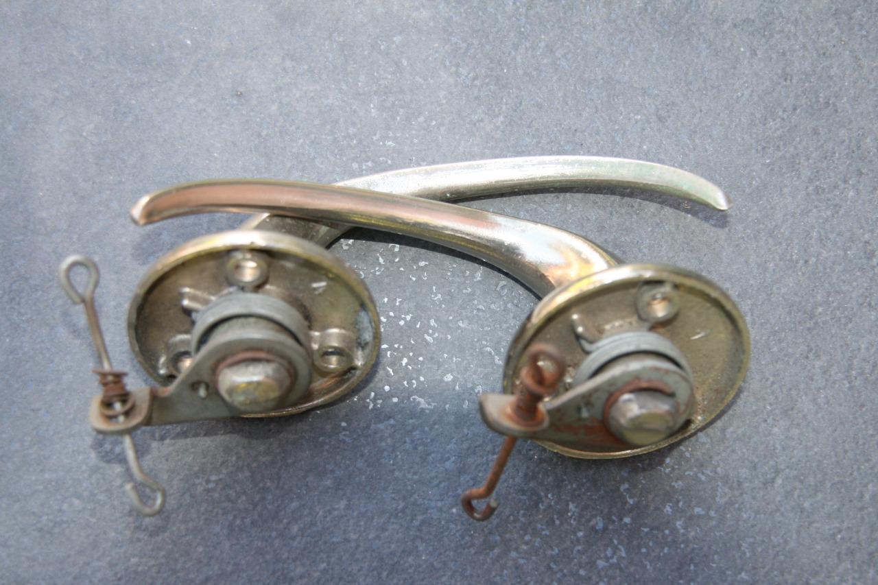 Poignées RENAULT 4CV LesAnciennes.com