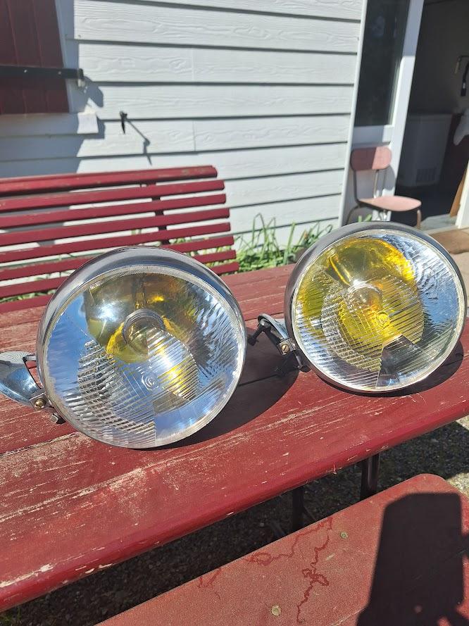 Phares CITROEN Traction 11 B LesAnciennes.com