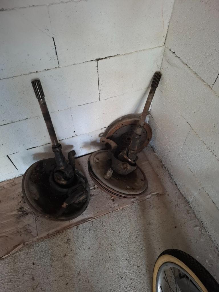 Moyeu avant + cardan droit et gauche LesAnciennes.com