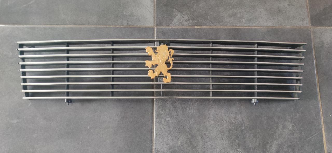 Calandre PEUGEOT 504 série 1 LesAnciennes.com