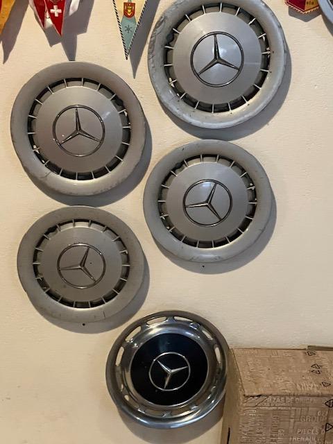 Mercedes anciens enjoliveurs LesAnciennes.com
