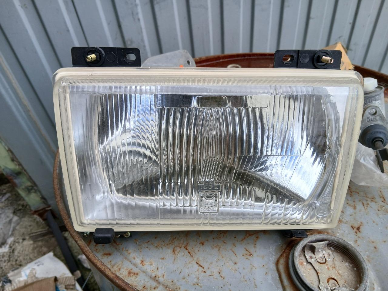 Phare PEUGEOT 604 LesAnciennes.com