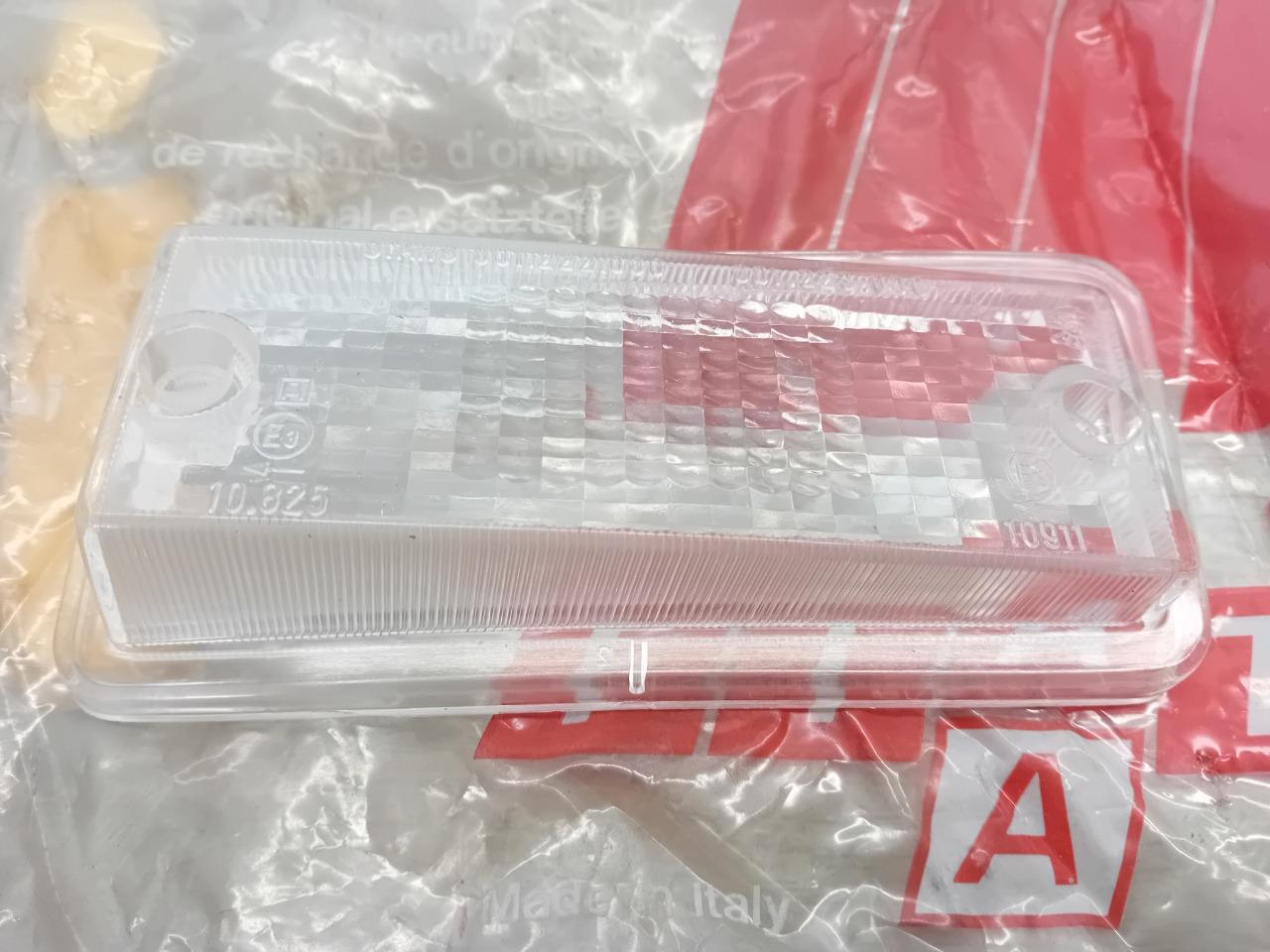 4291209 – CABOCHON NEUF FEU AVANT DROIT FIAT 133 LesAnciennes.com