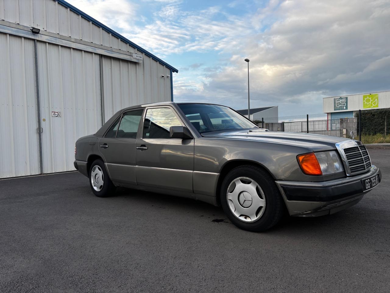 MERCEDES 300 D - 1991 LesAnciennes.com
