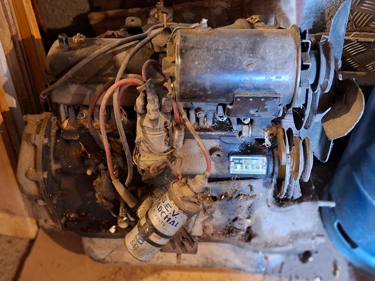 Lot de pièces RENAULT 4L (R4L) LesAnciennes.com