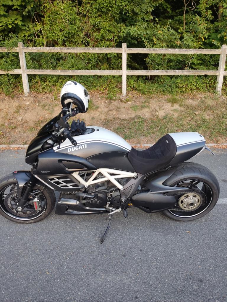DUCATI Diavel amg amg spécial édition LesAnciennes.com