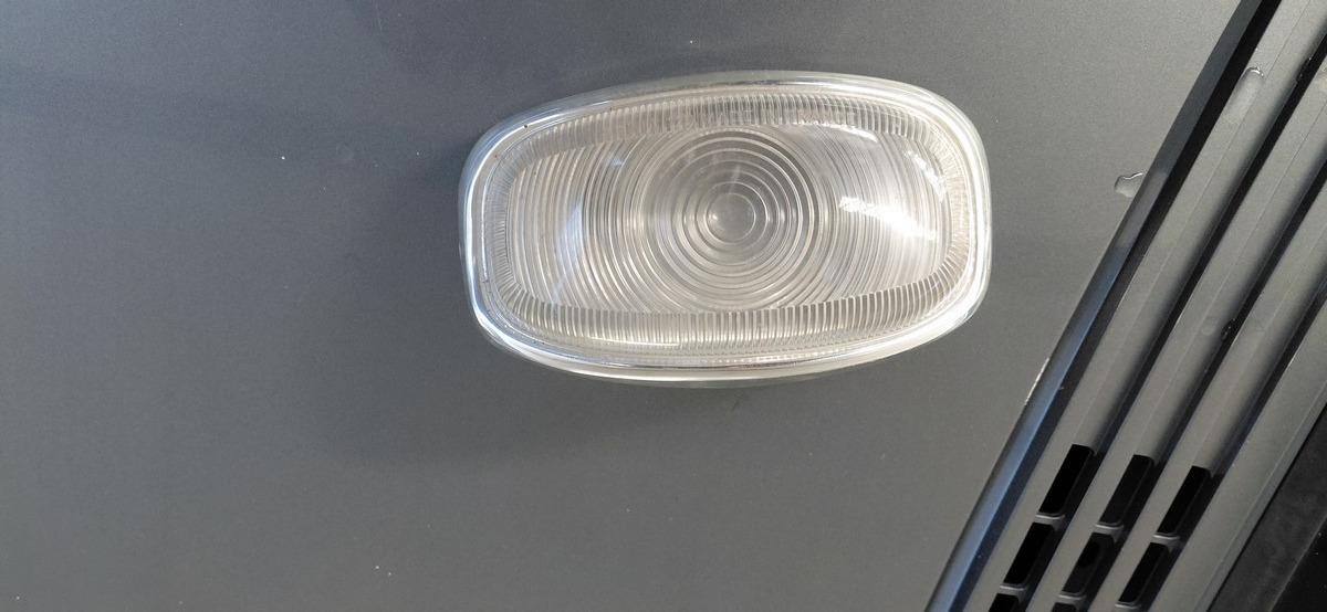 Cabochon feu av PEUGEOT 404 LesAnciennes.com