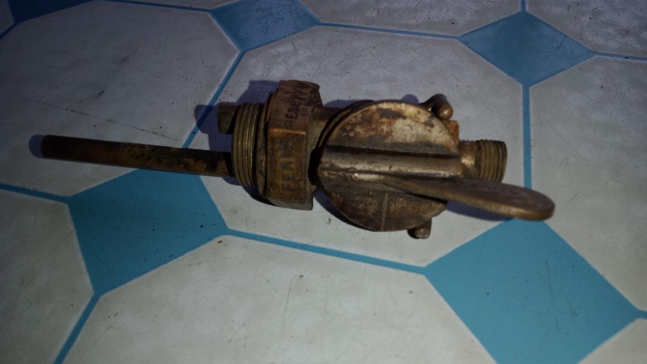 Robinet de reservoir d'origine CITROEN AC4 LesAnciennes.com