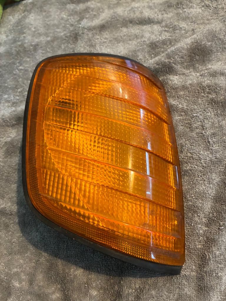 Clignotant hella MERCEDES E W124 LesAnciennes.com