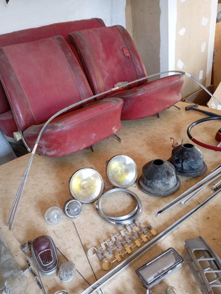 Lot de pièces RENAULT Ondine 1090 LesAnciennes.com