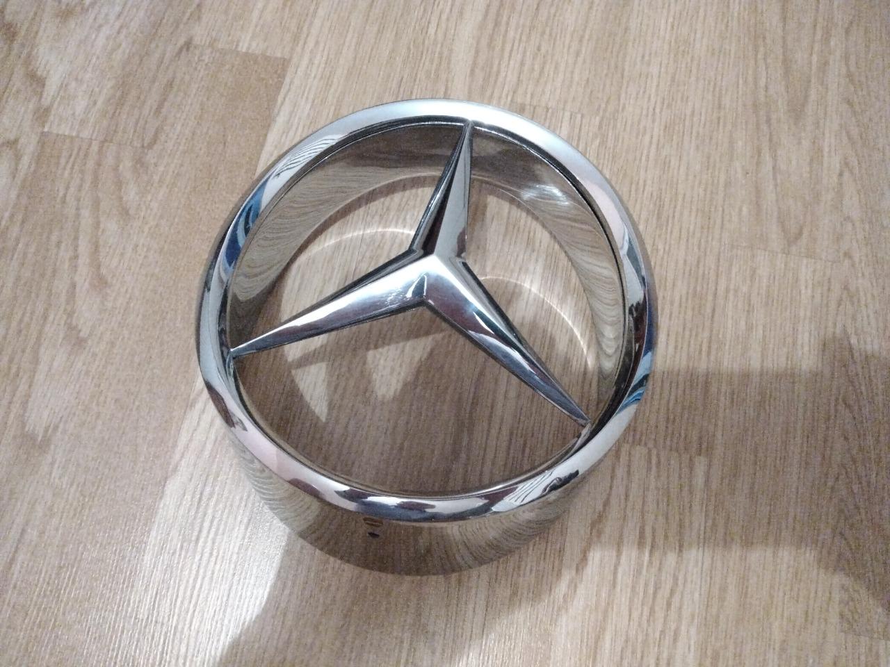 Etoile de calandre Mercedes Pagode LesAnciennes.com