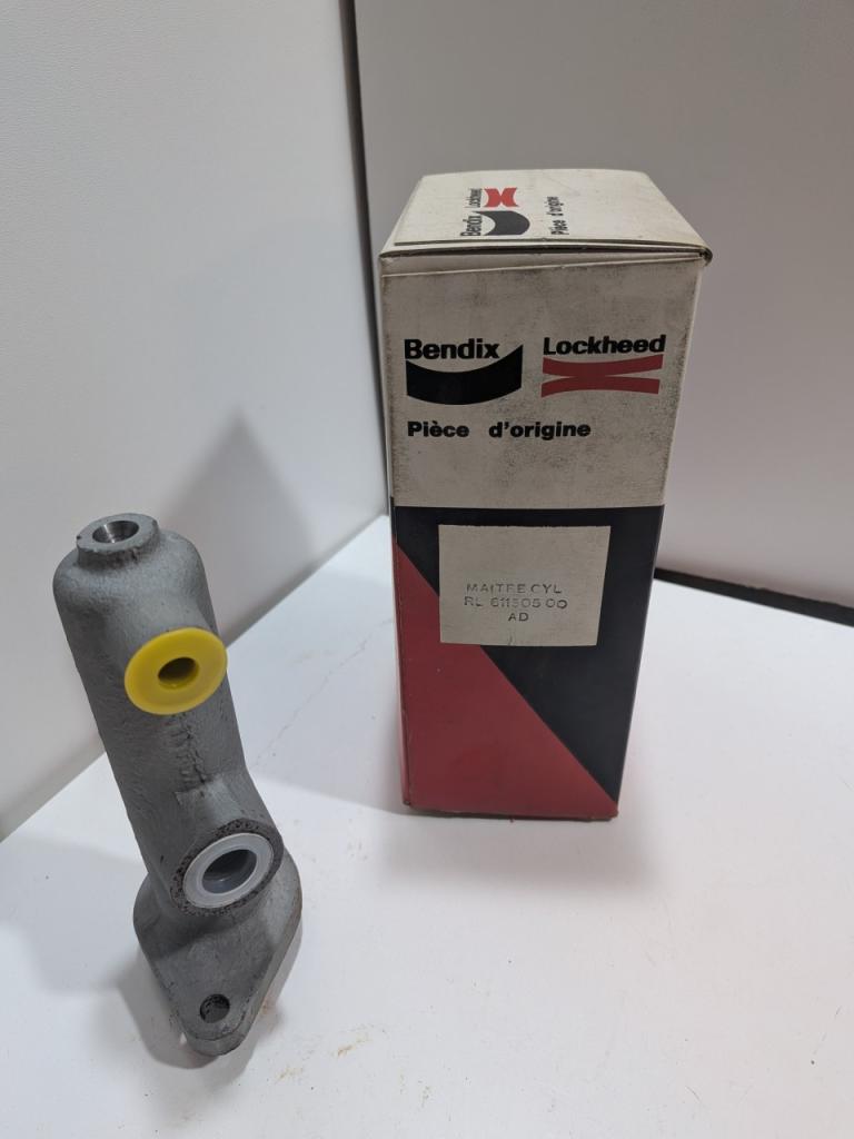 Maitre cylindre PEUGEOT 104 204 304 305 bendix LesAnciennes.com