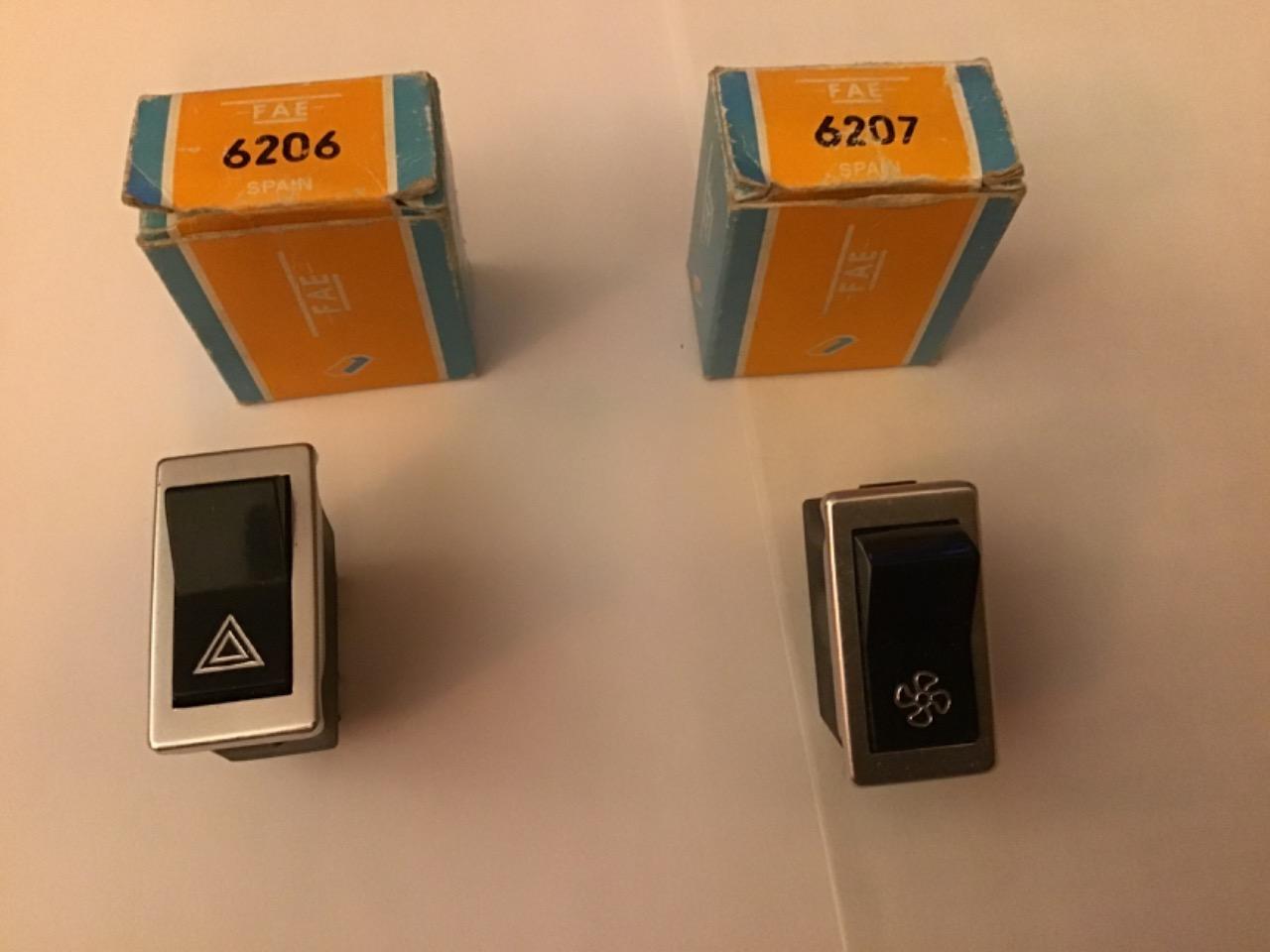 BOUTONS TABLEAU DE BORD PEUGEOT 504/104/204/304/40 LesAnciennes.com