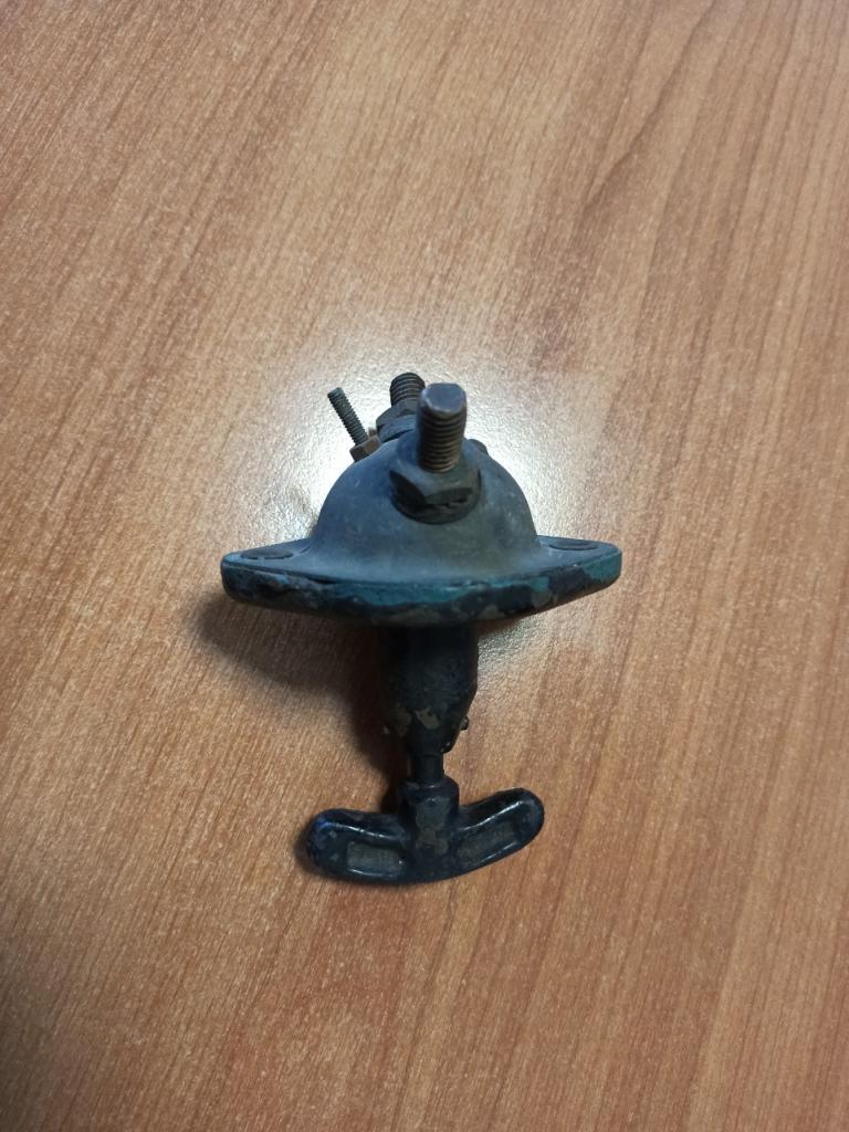 Coupe batterie ancien LesAnciennes.com