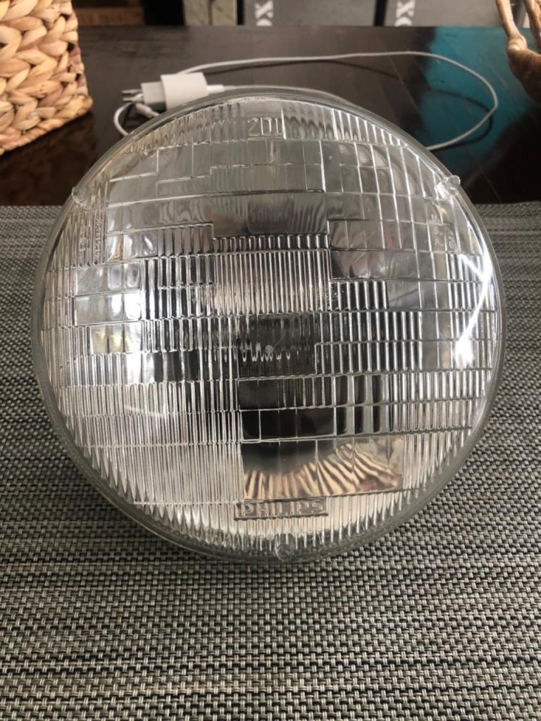 Phare sealed beam Philips 2D1 12v LesAnciennes.com