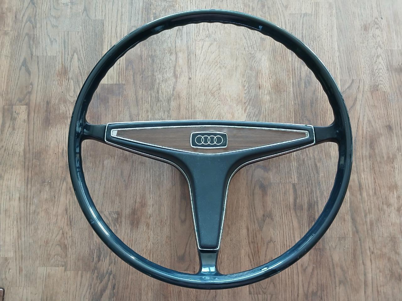 Volant AUDI 100 berline et coach type C1 LesAnciennes.com