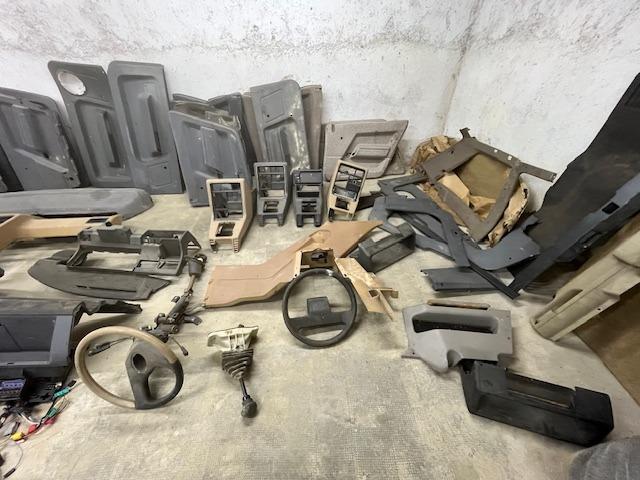 Lot de pièces RENAULT R 5 LesAnciennes.com