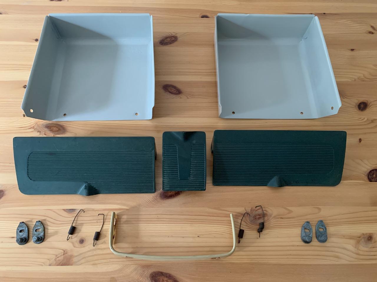 Ensemble vide poche SIMCA Aronde 90A LesAnciennes.com