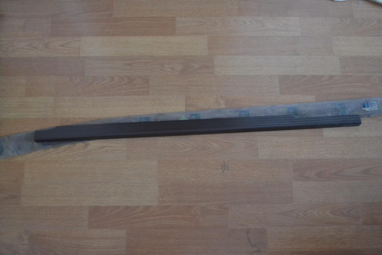 Baguette seuil de porte AV G PEUGEOT 505, brun LesAnciennes.com