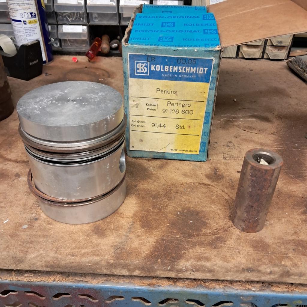 Piston PERKINS 91,44 mm std neuf LesAnciennes.com