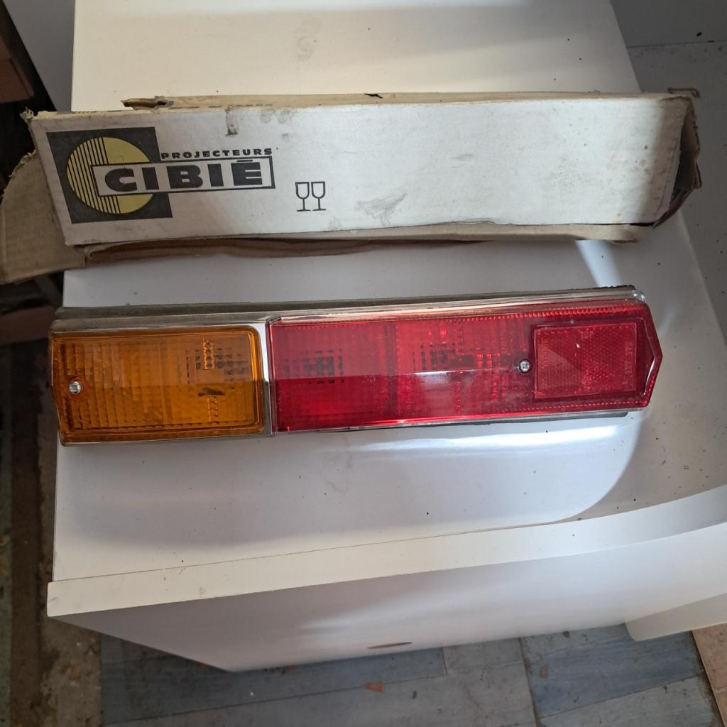 Feux arriere gauche SIMCA 1100 neuf LesAnciennes.com