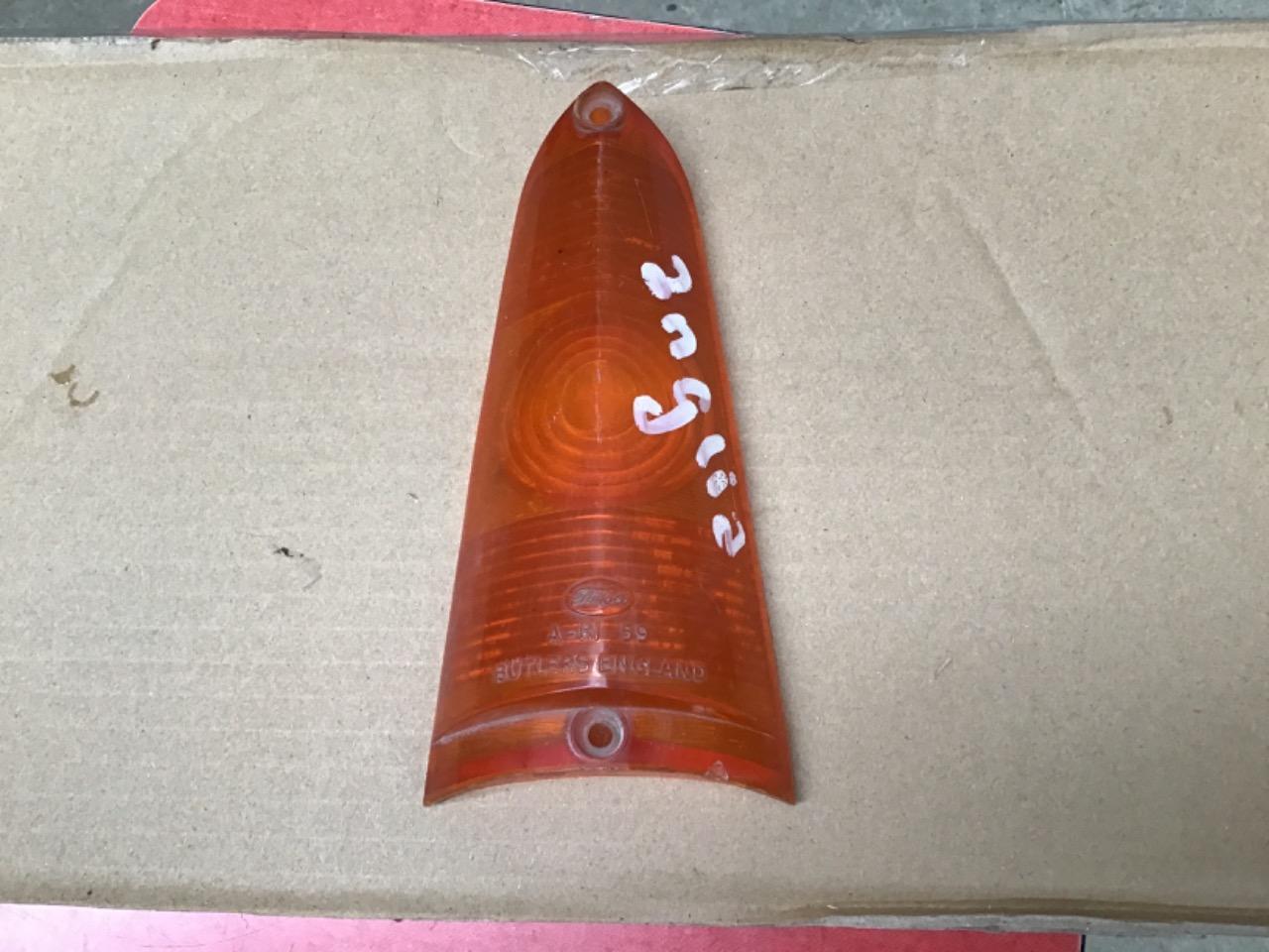 CABOCHON ORANGE NEUF FORD ANGLIA LesAnciennes.com