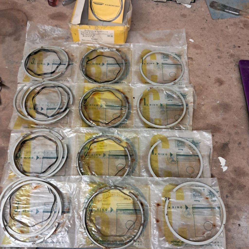 Jeu de segments pour FORD 17 M , 84mm neuf LesAnciennes.com
