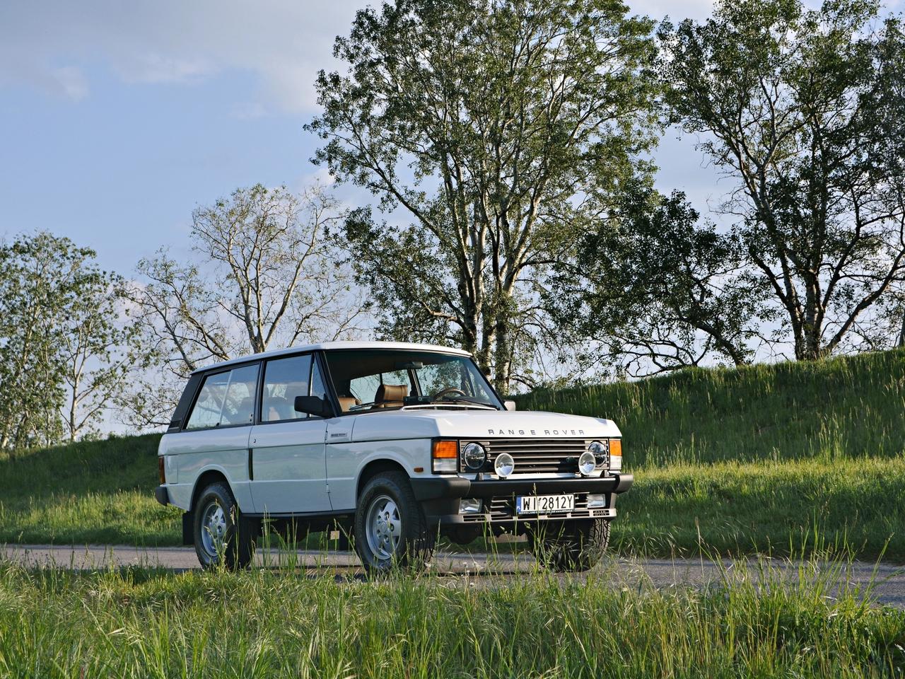 1991 Range Rover Classic Restomod LesAnciennes.com