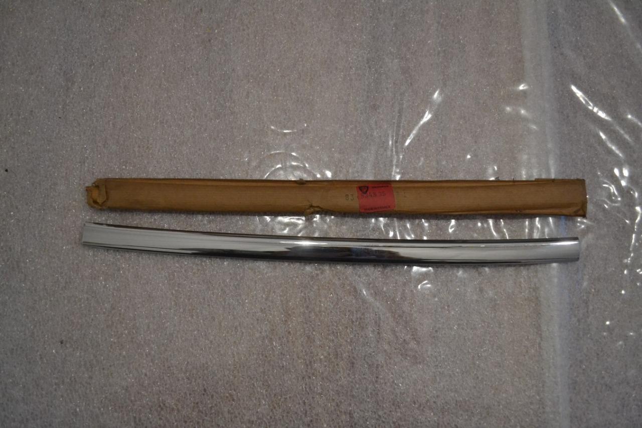 Enjoliveur DT ou G lunette PEUGEOT 504 berline LesAnciennes.com