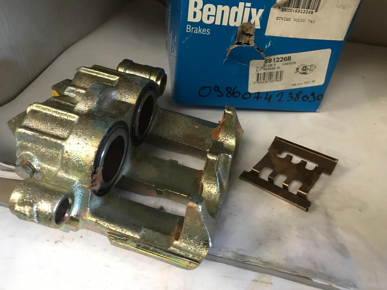 Etrier droit neuf VOLVO 740 760 LesAnciennes.com