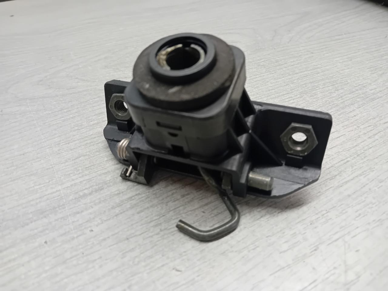 82431852 – SERRURE NEUVE COFFRE LANCIA THEMA LesAnciennes.com